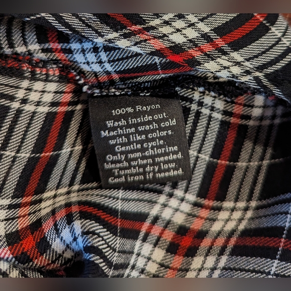 Rock & Republic Sleeveless Blouse, Plaid (Black, Red, White), Size XL - Picture 3 of 3